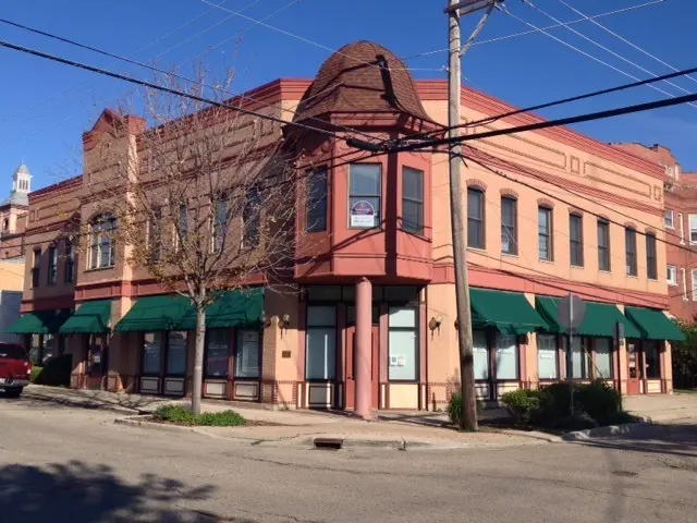 131 E Calhoun Street