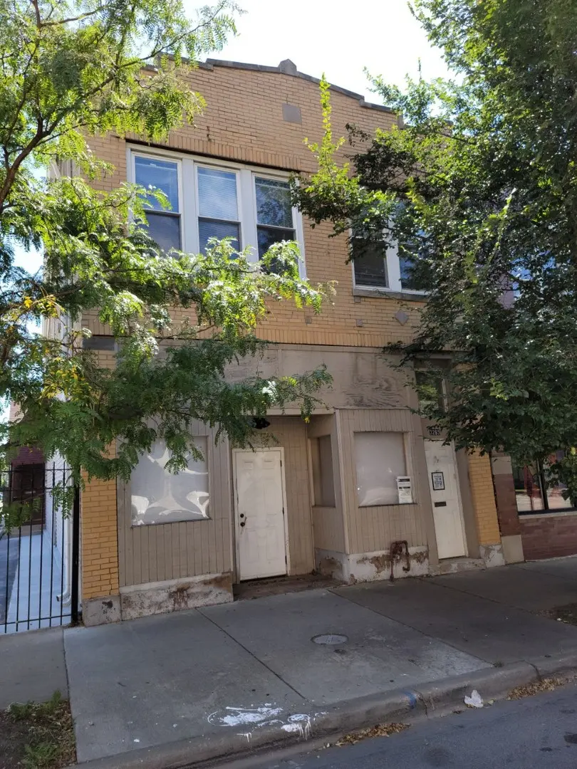 3265 W Armitage Avenue