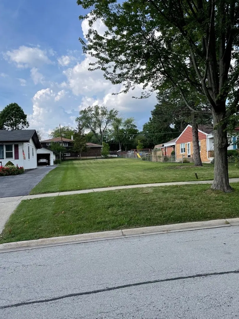 22 W Graham Avenue