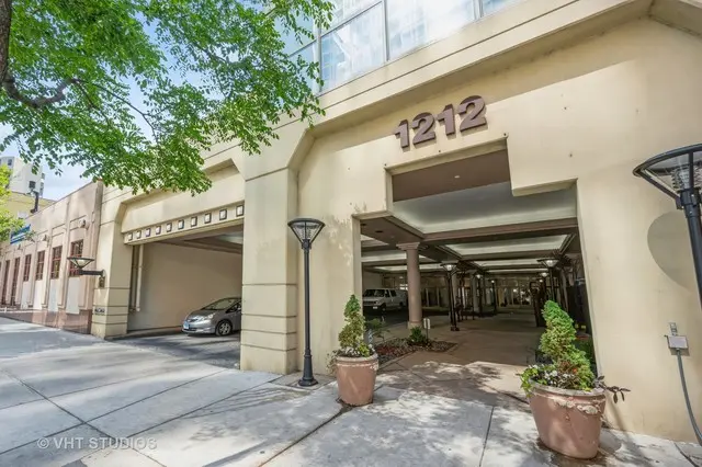 1212 N La Salle Drive