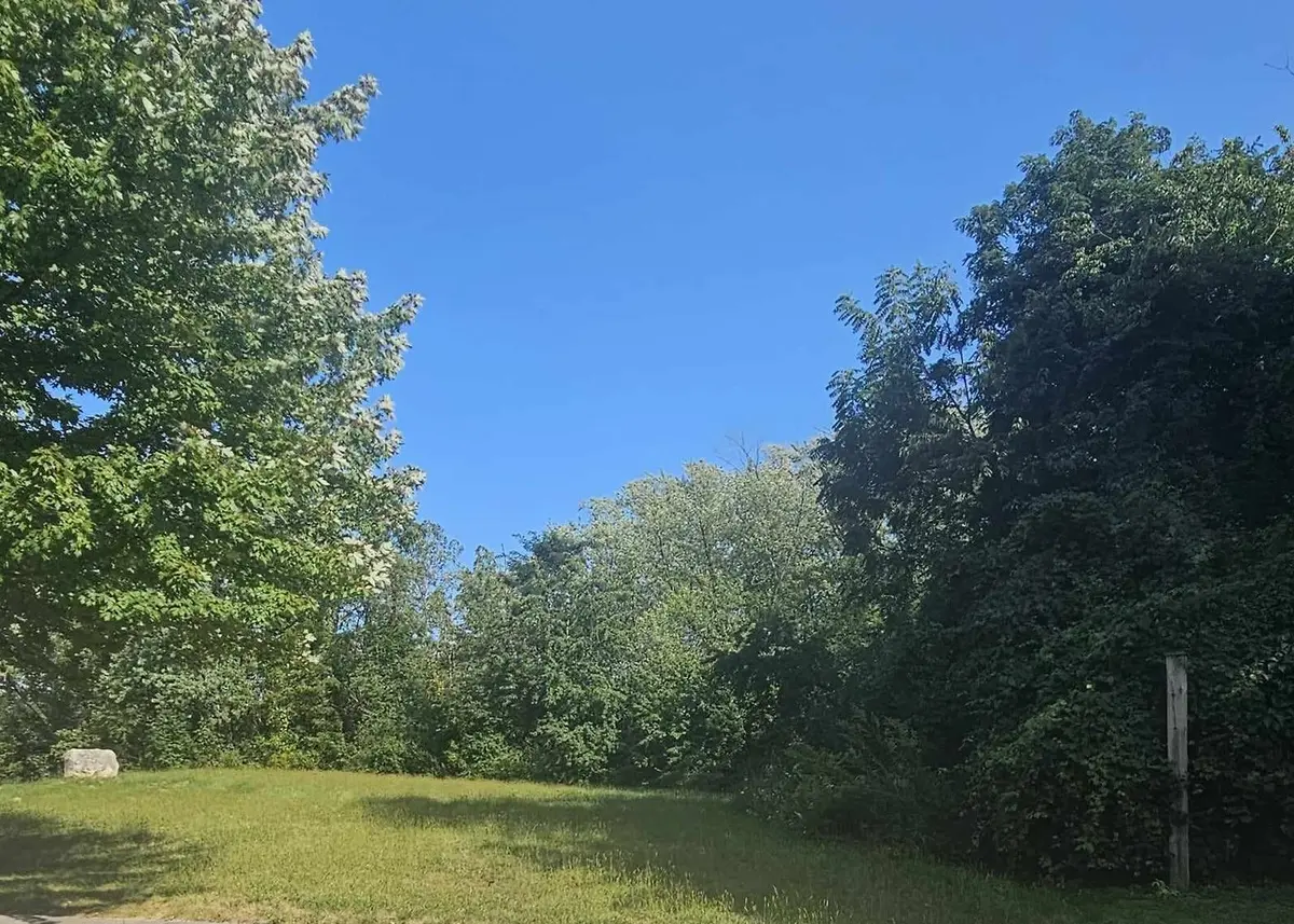 405 WOODLAND Trail