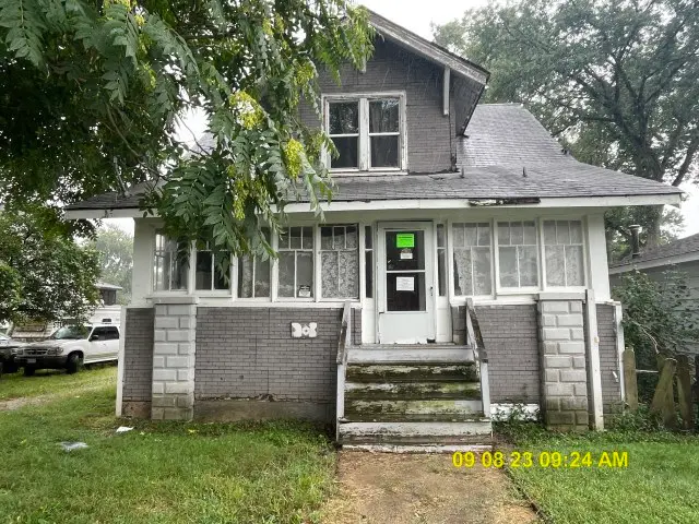 305 River Oaks Drive
