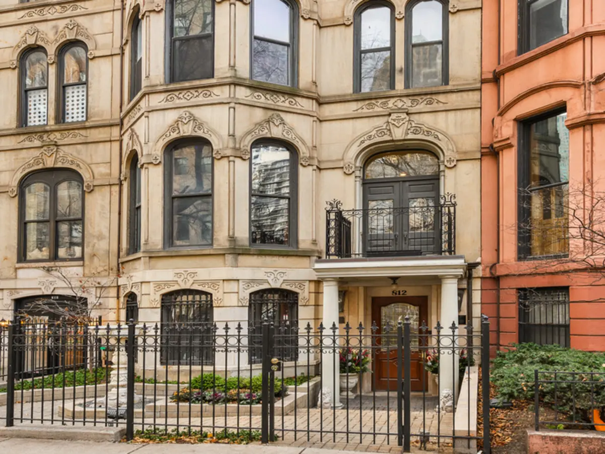812 N Dearborn Street