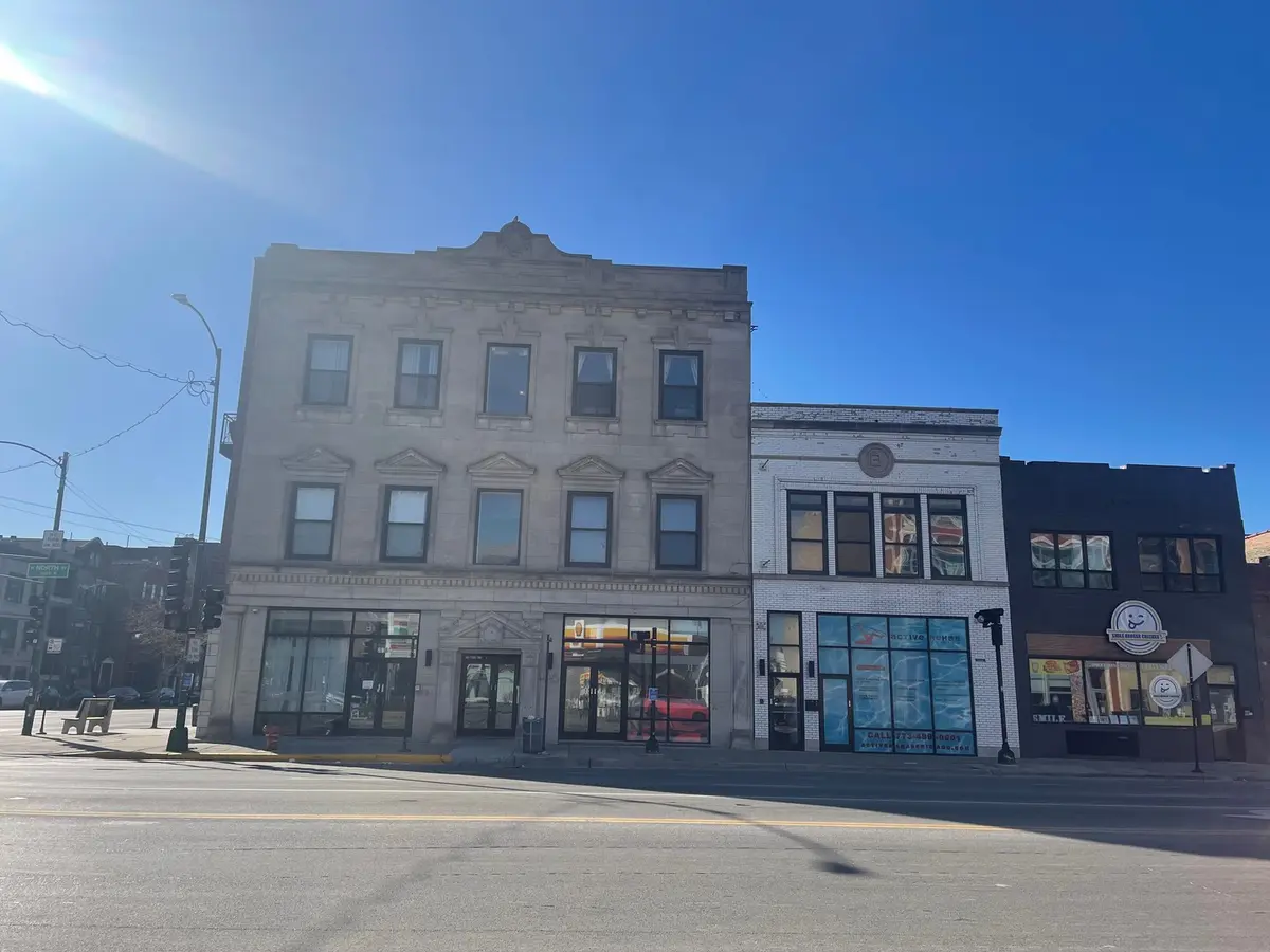 2401 W North Avenue