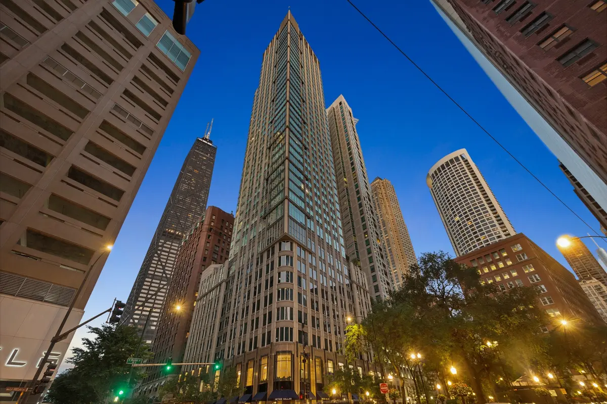 57 E Delaware Place