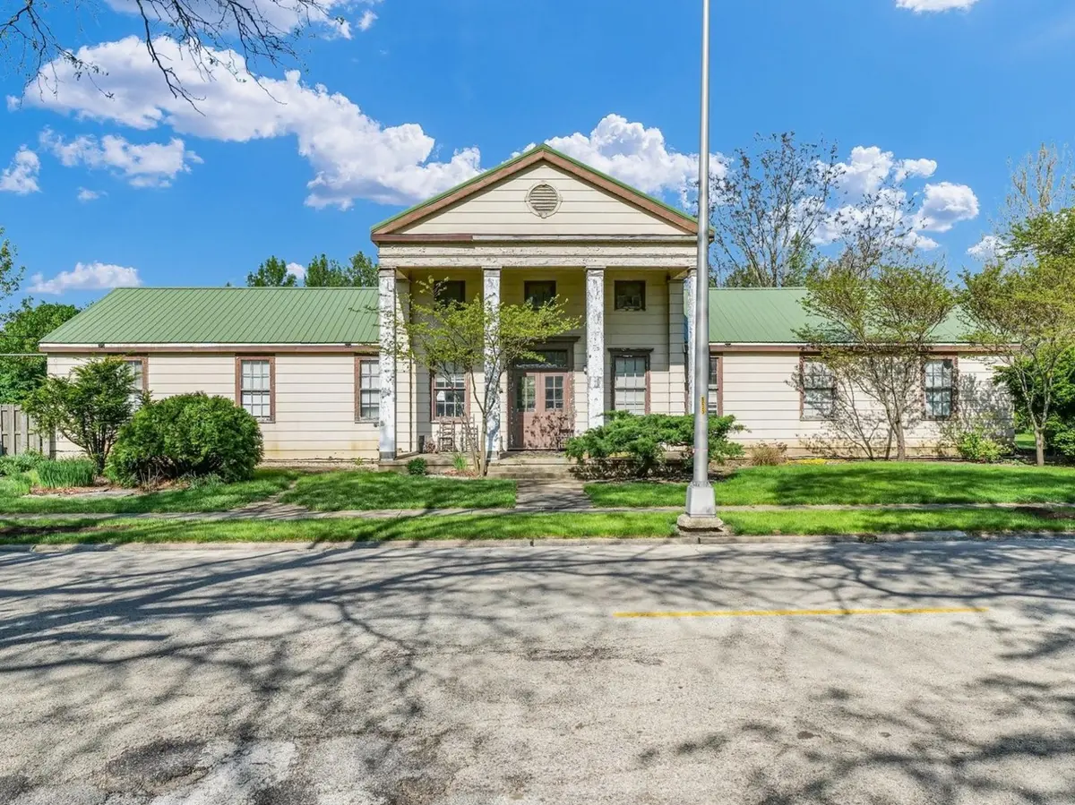 810 S CENTURY Boulevard