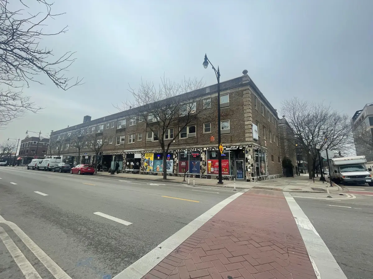 5632-52 N Clark Street