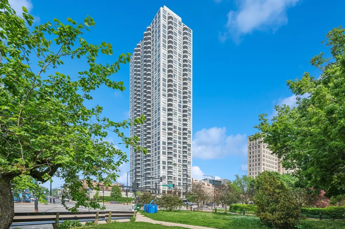 2020 N Lincoln