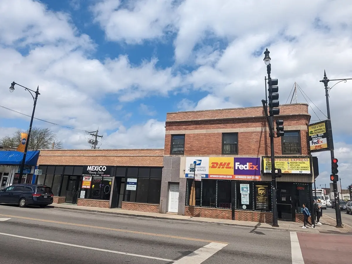 4004-4008 W Montrose Avenue