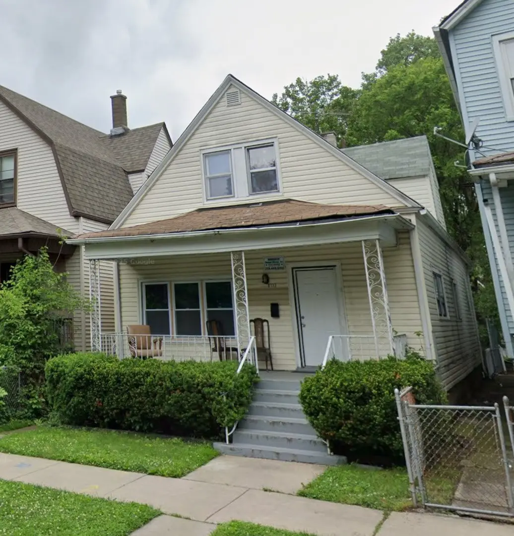 8112 S Escanaba Avenue