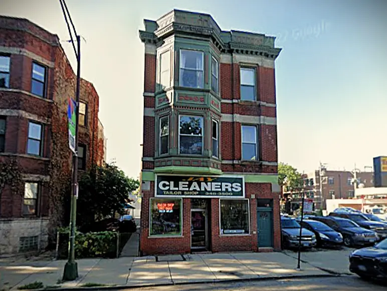 1953 W Roscoe Street
