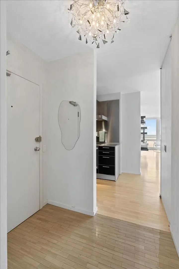 880 N LAKE SHORE Drive