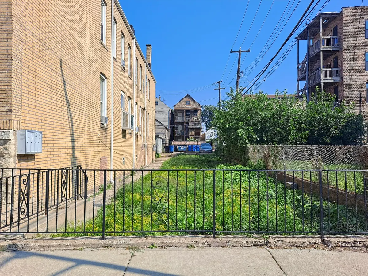 1012 W 32nd Place