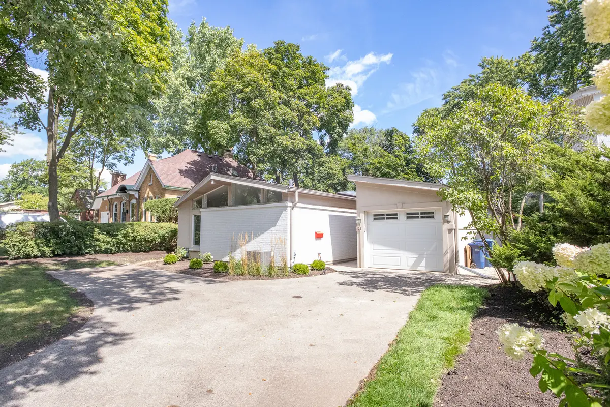 523 Green Bay Road