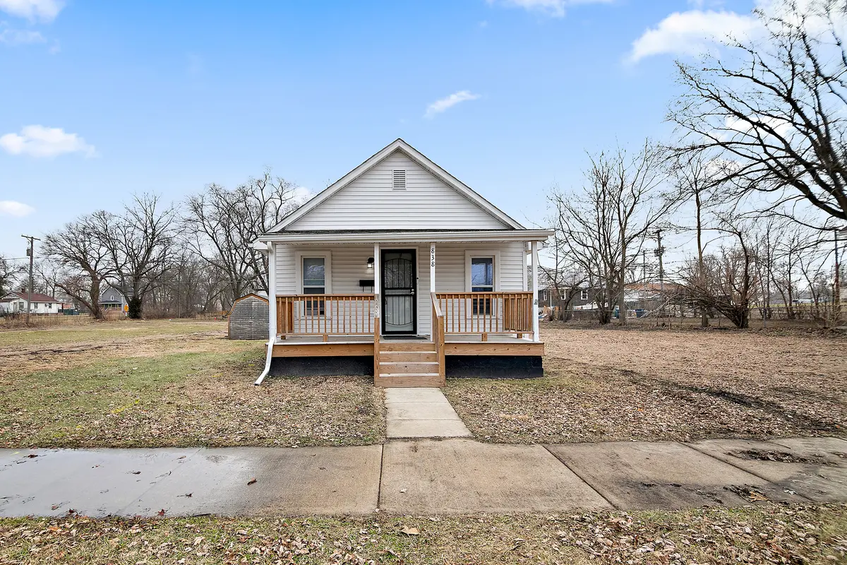 838 N Rosewood Avenue