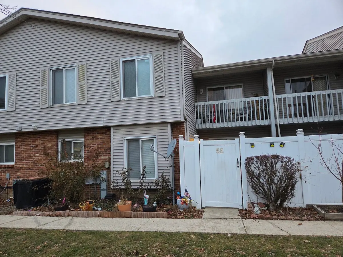 5 E Fernwood Drive