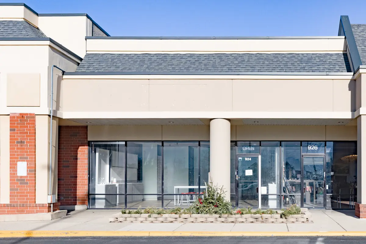 924 N Green Bay Road