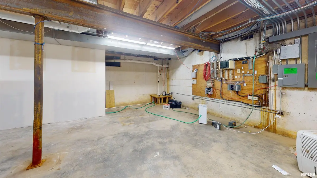 601 E MAIN Street