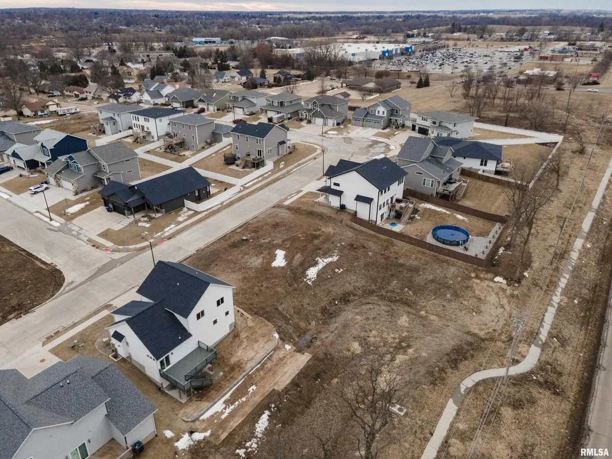 2724 W 38th Place