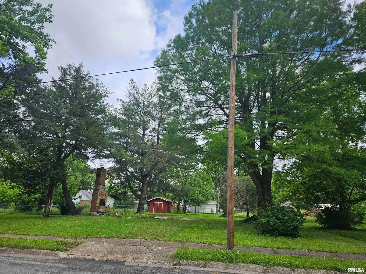 632 N MADISON Street