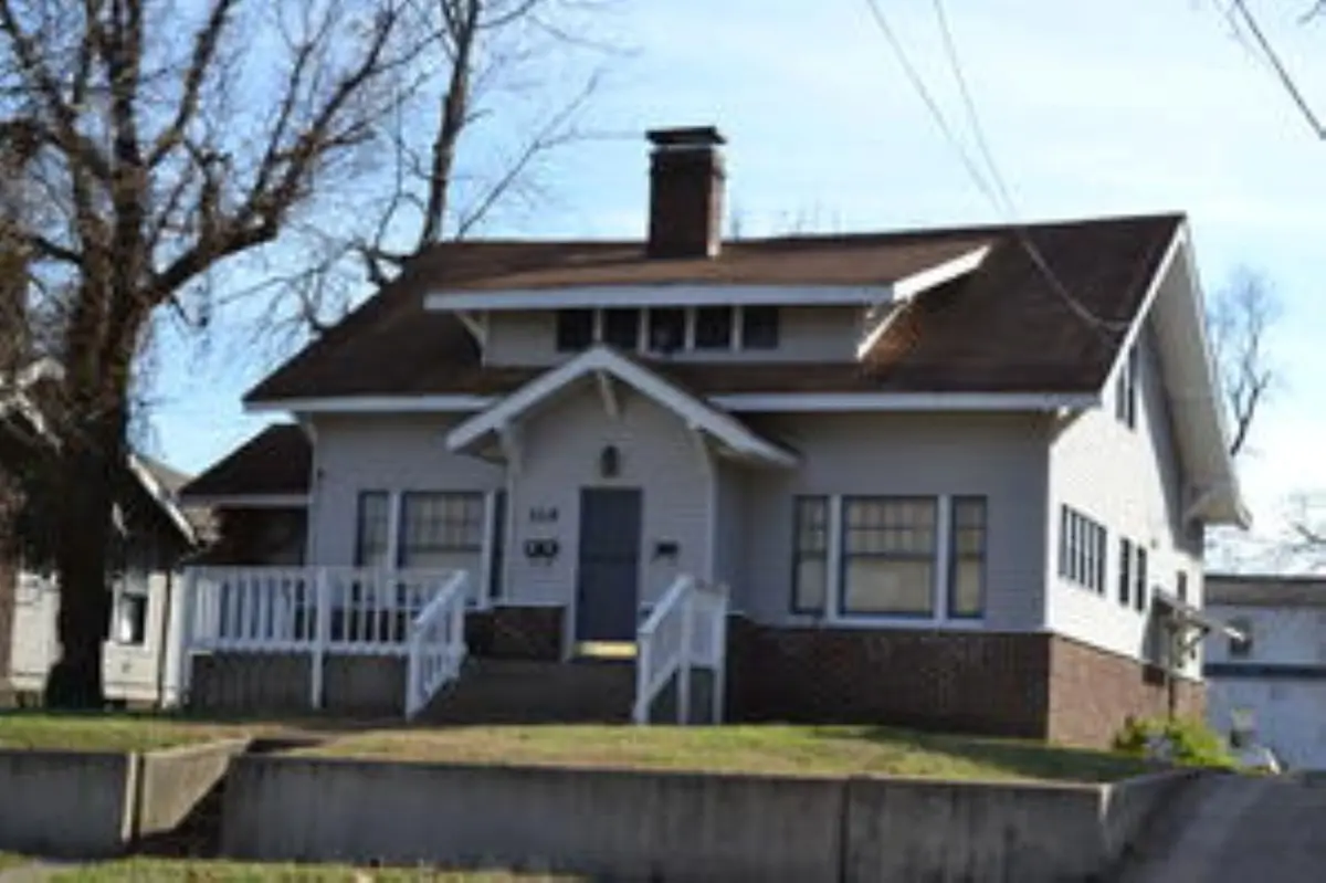 319 W Walnut Street