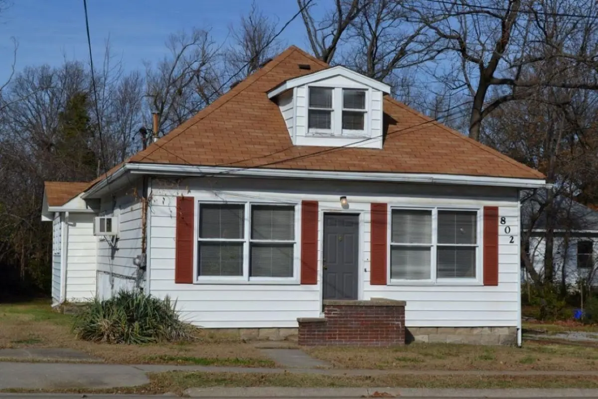 802 W Walnut Street