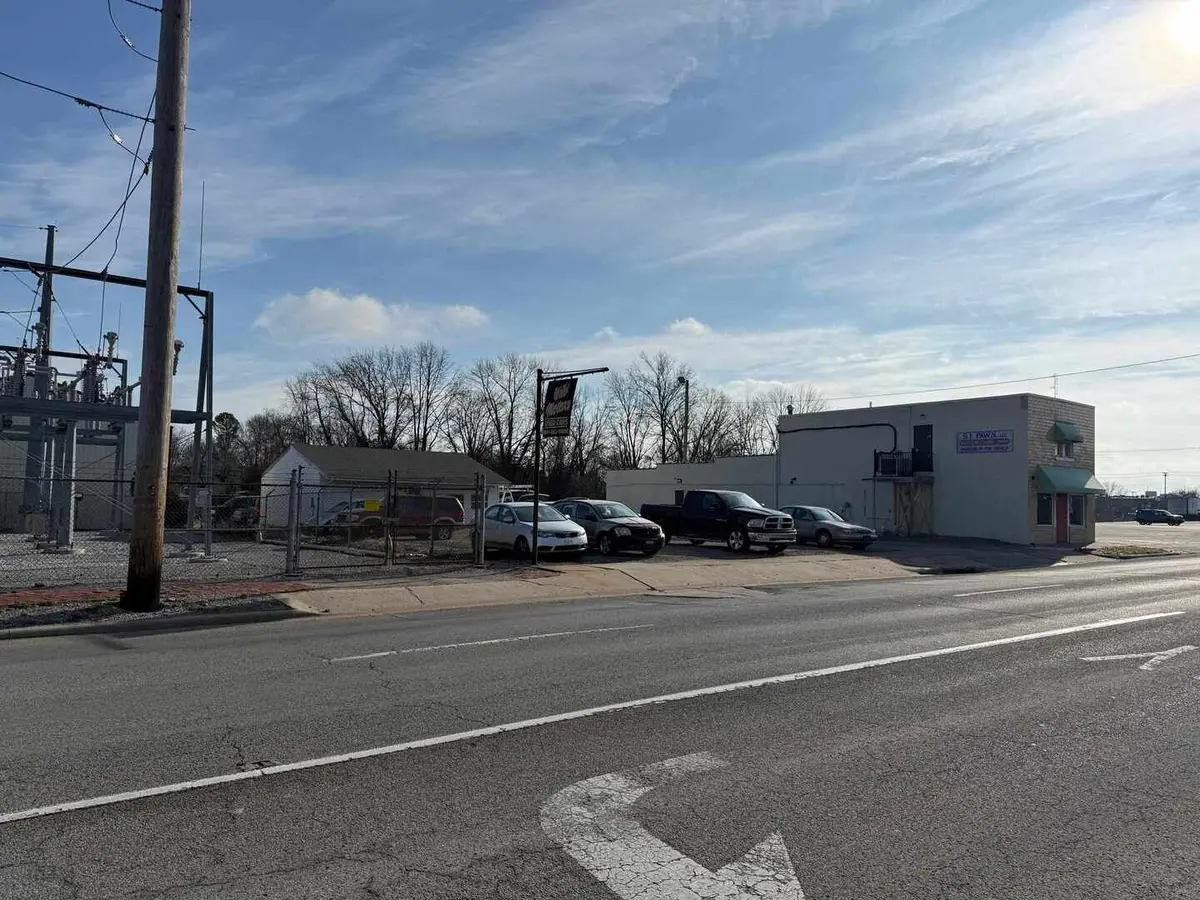 327 N Illinois Ave Avenue