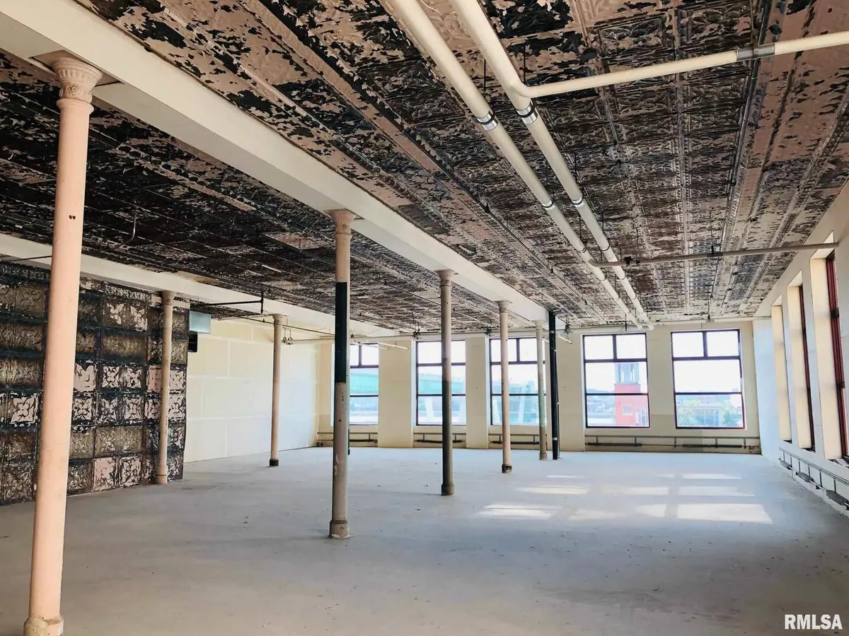 131 W 2ND Street