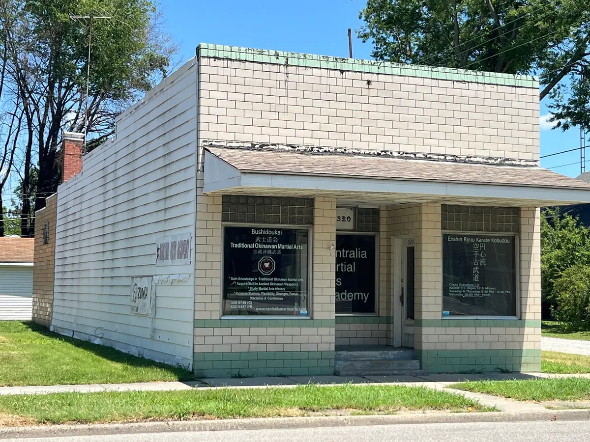 320 W BROADWAY Avenue