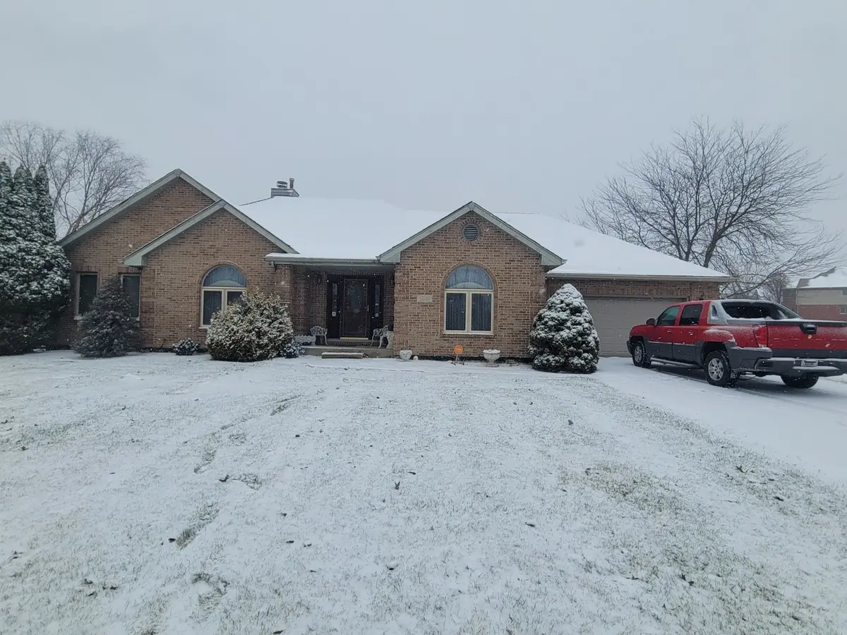 3246 E Forestview Trail