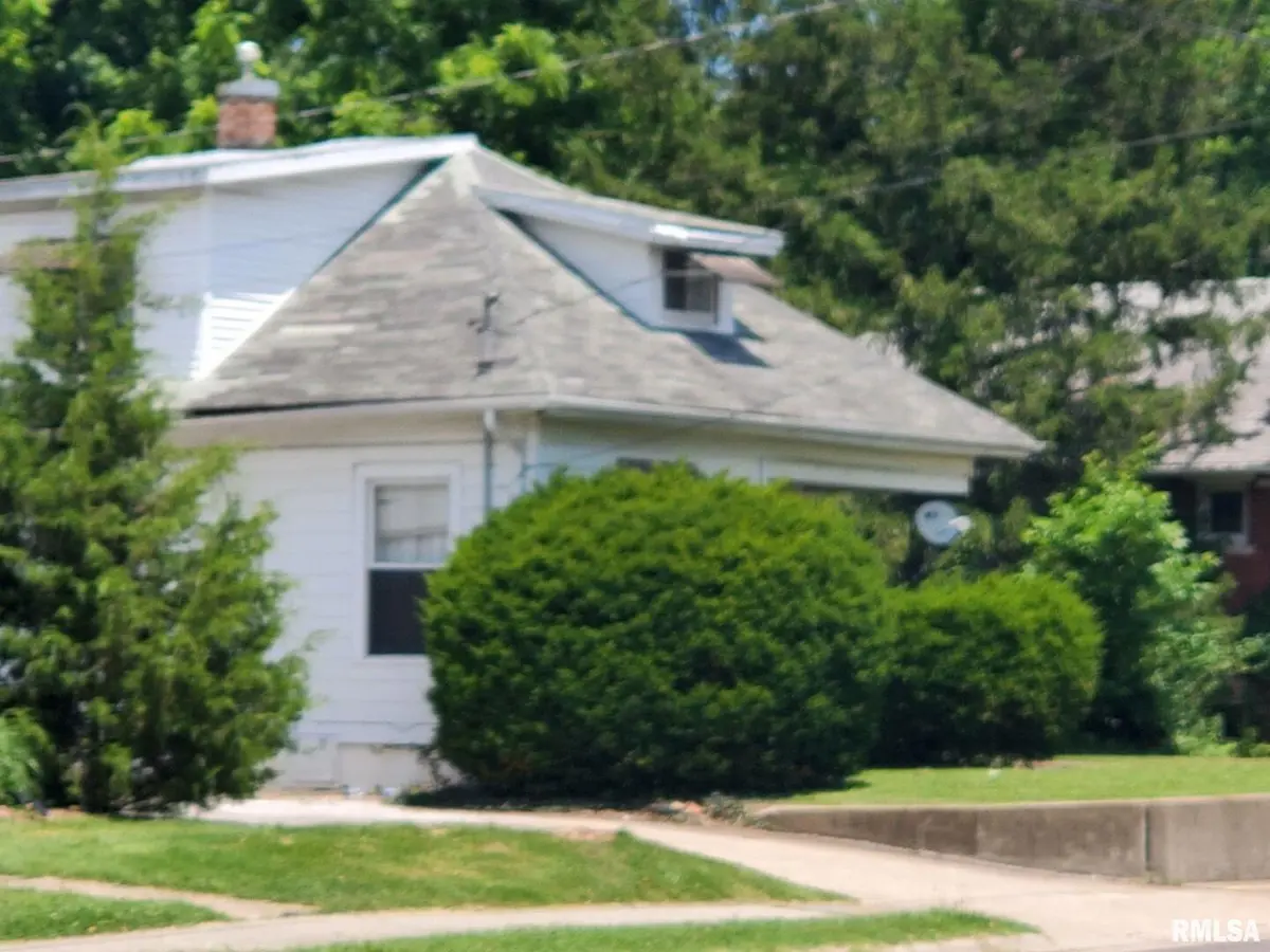 607 N ALMOND Street