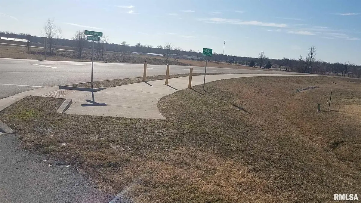 0004 N FRONTAGE Road