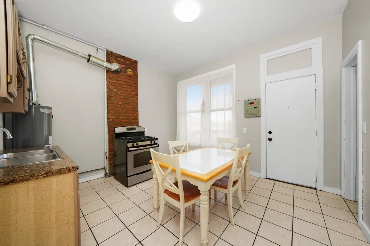 2140 W Cermak Road