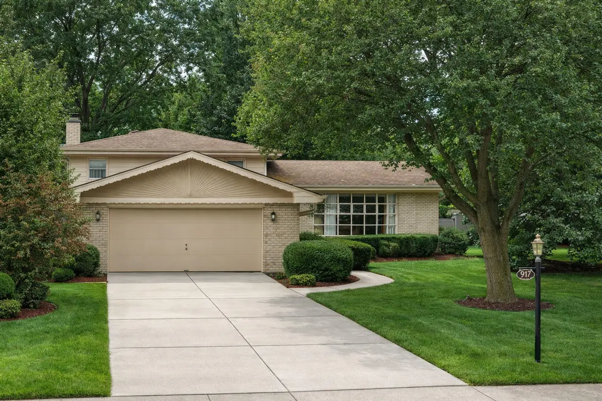 917 W Army Trail Boulevard