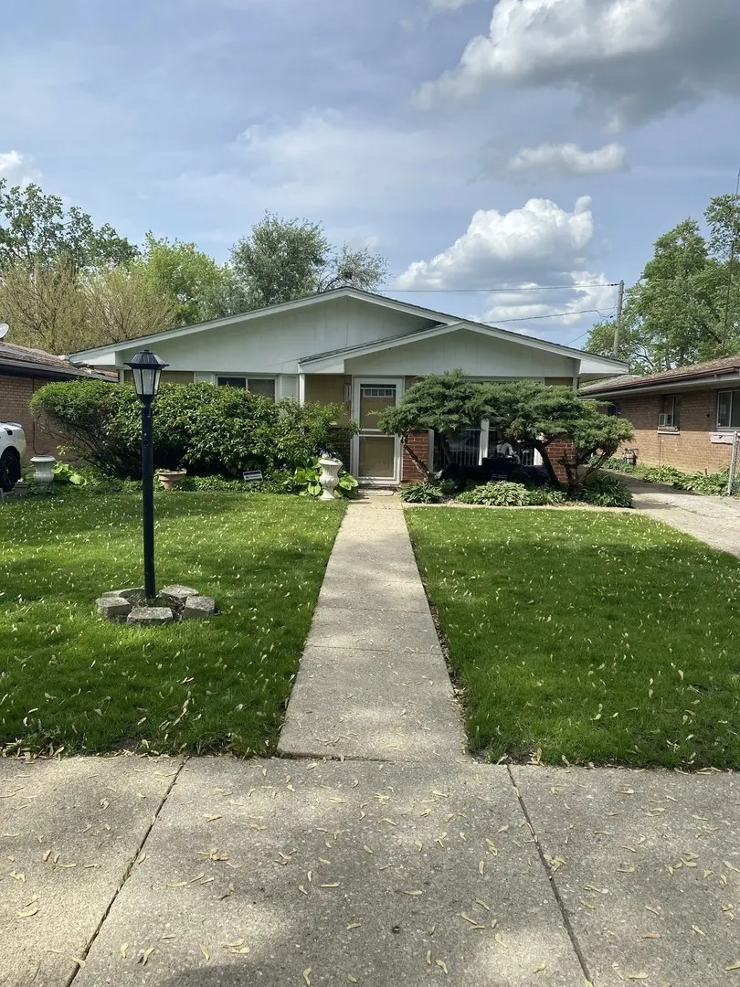 1521 E 13th Place