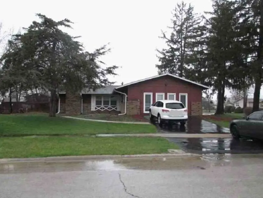 18900 Oakwood Court