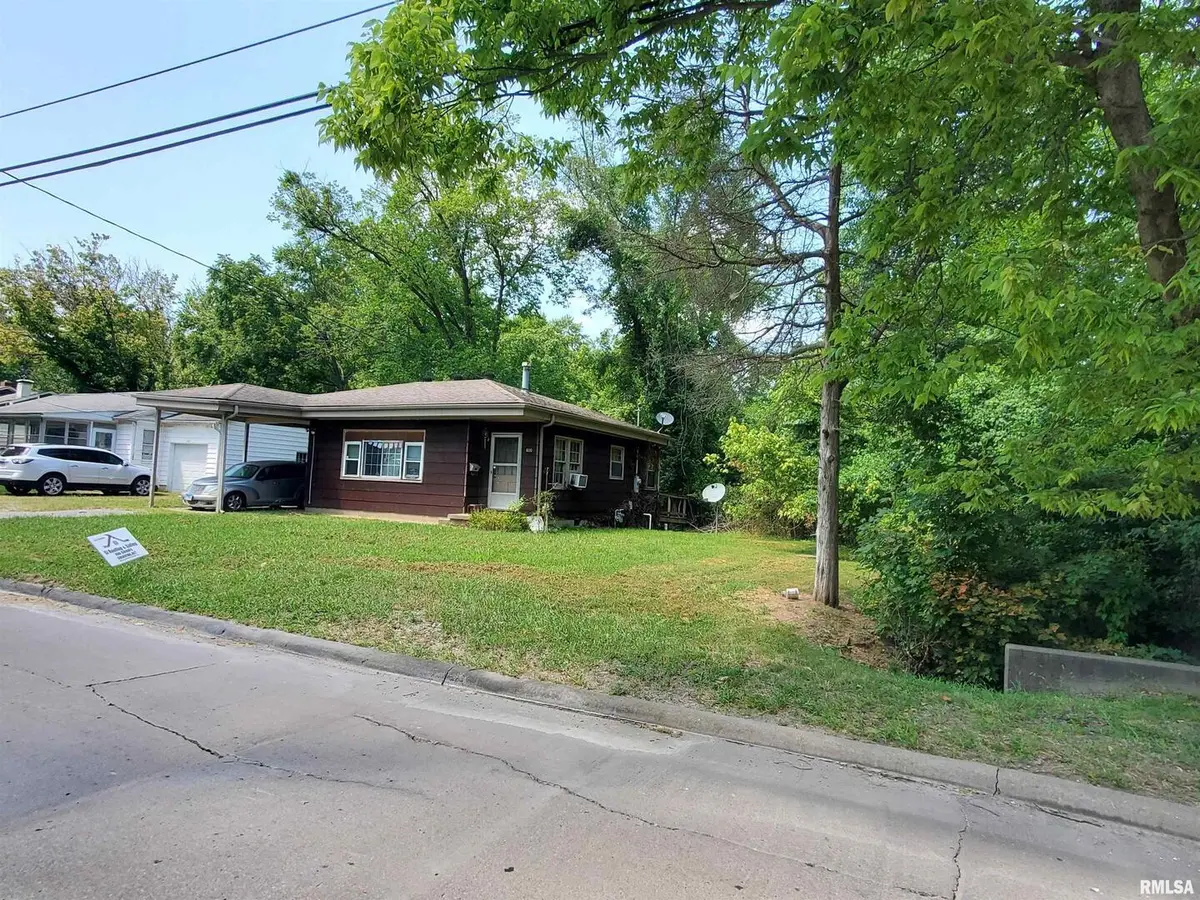 600 W GRAND Avenue