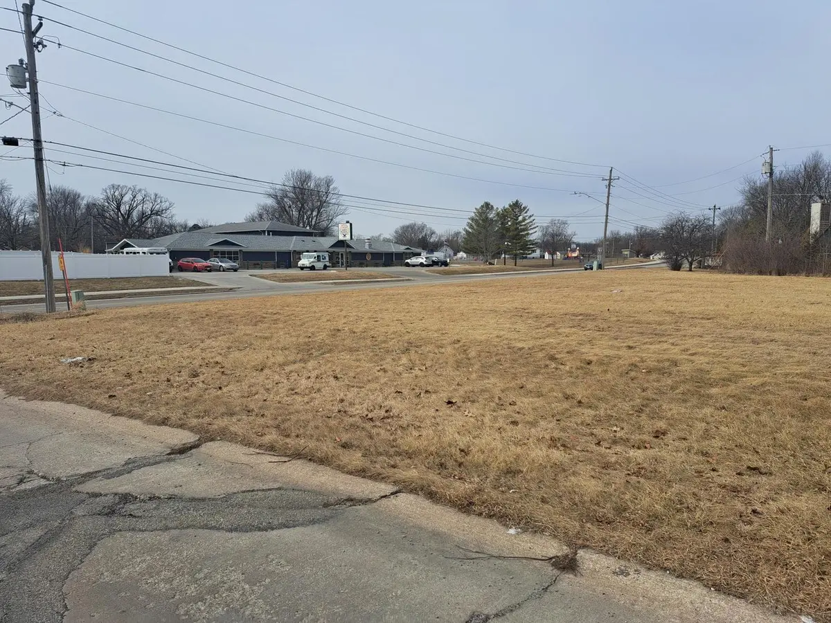 Lot 6 Illini Plaza