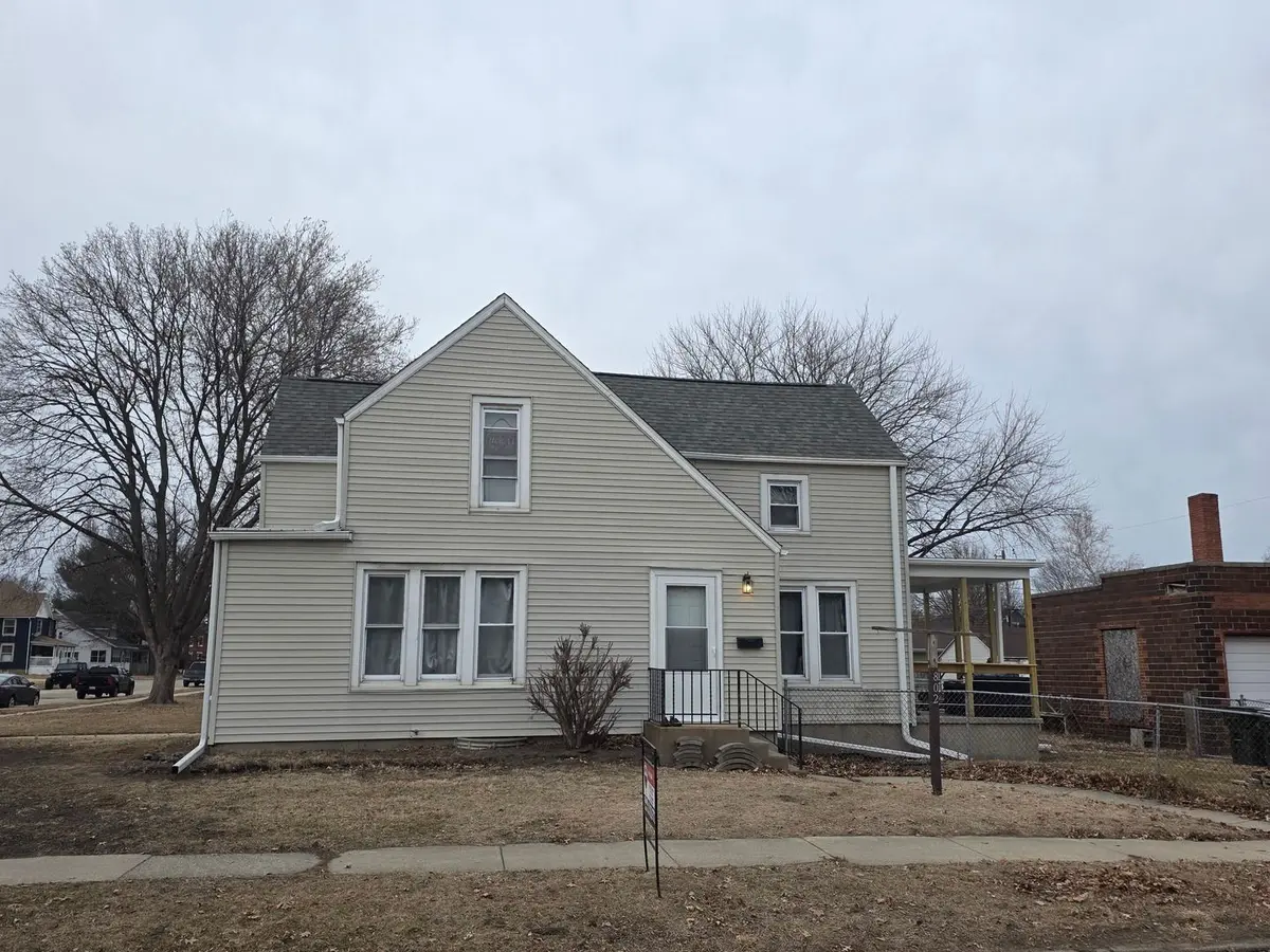 802 E 5th Street
