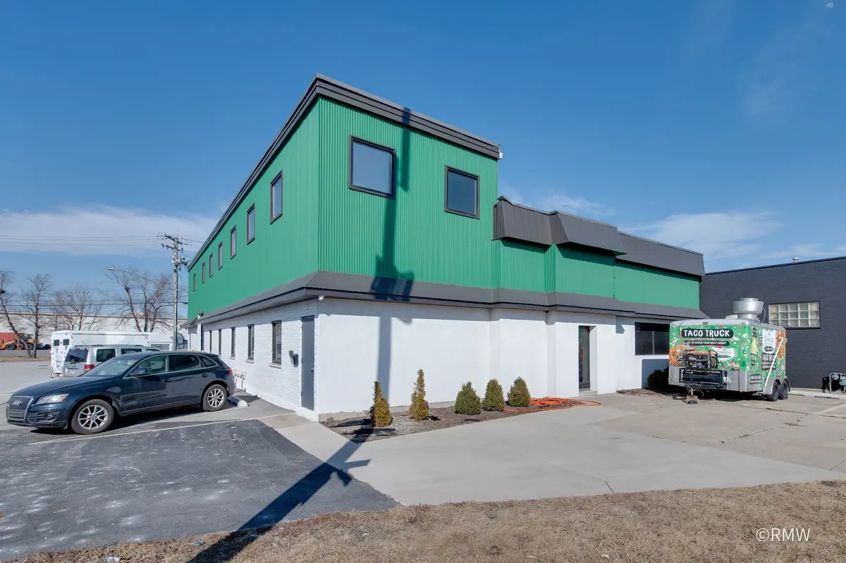 80 W Lake Street