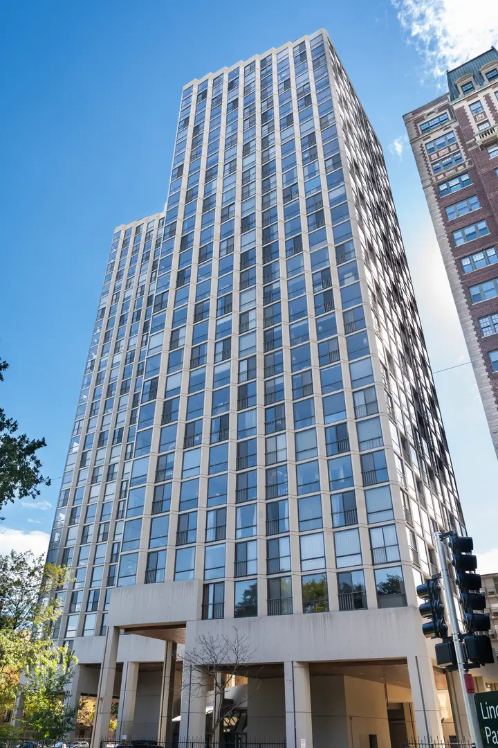 345 W Fullerton Parkway