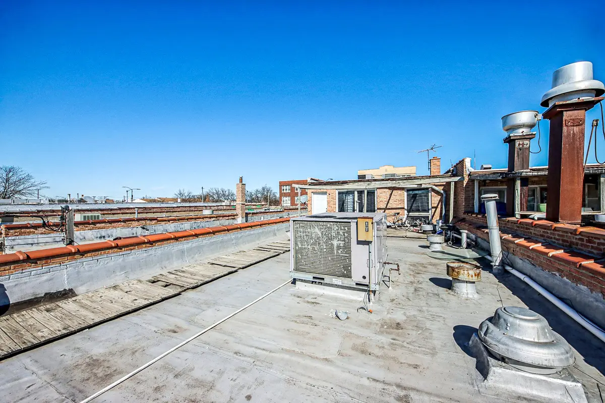 5037-39 W Diversey Avenue