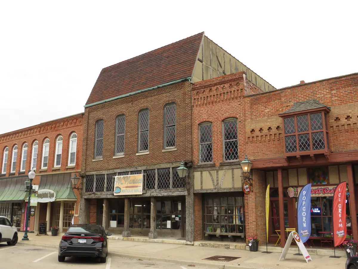 110-112 W WASHINGTON Street