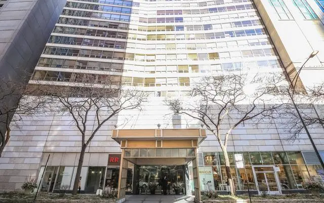110 E Delaware Place