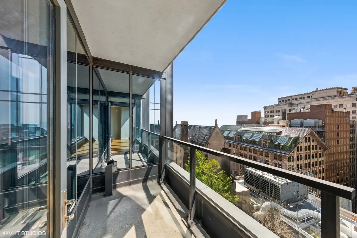 60 E Monroe Street