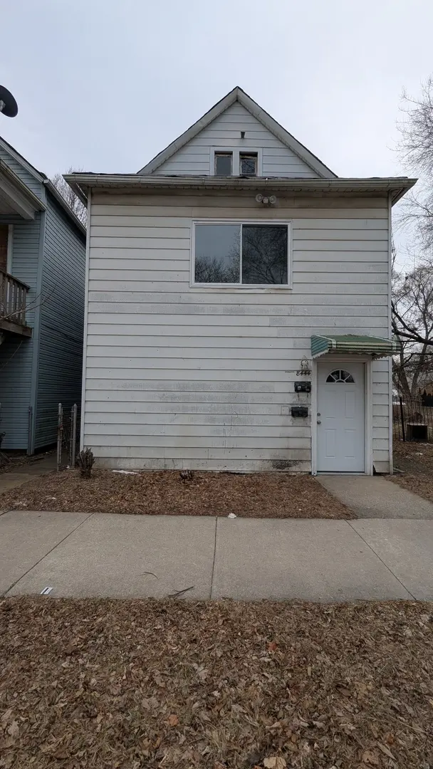 8444 S Escanaba Avenue