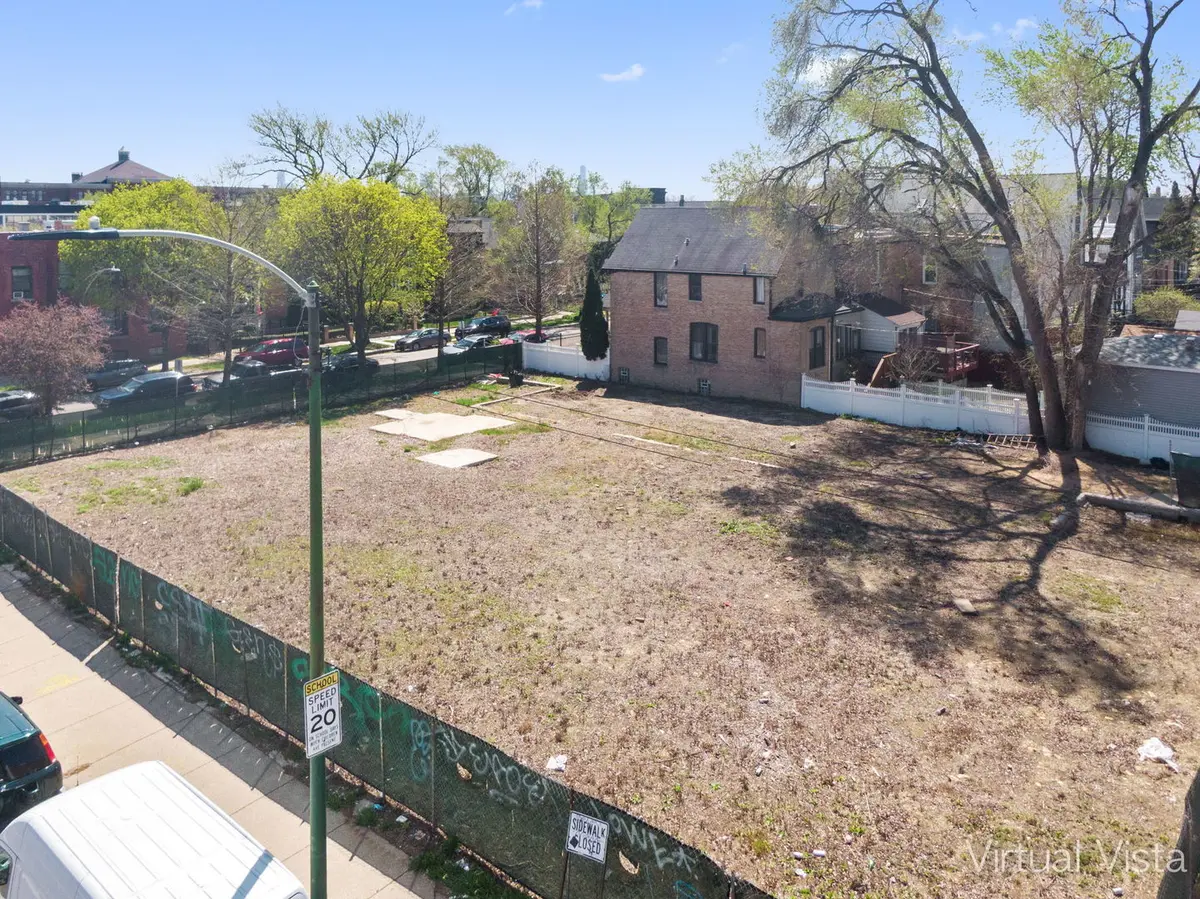 2758 N Mozart Street