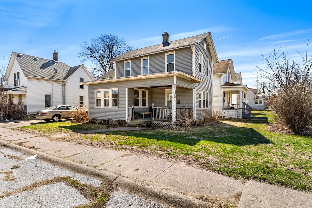 323 W 16th Street