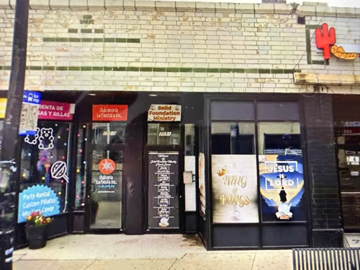 7051 N Clark Street