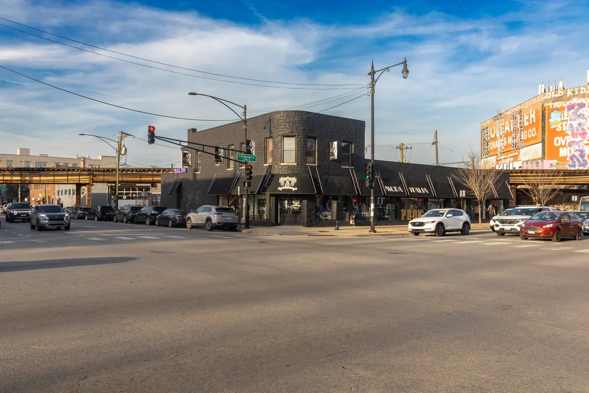 2950 W Fullerton Avenue